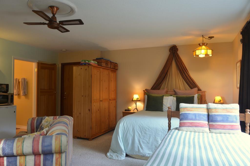 Bed and Breakfast At Nautica Tigh Private Keypad Entrances Qualicum Beach Esterno foto